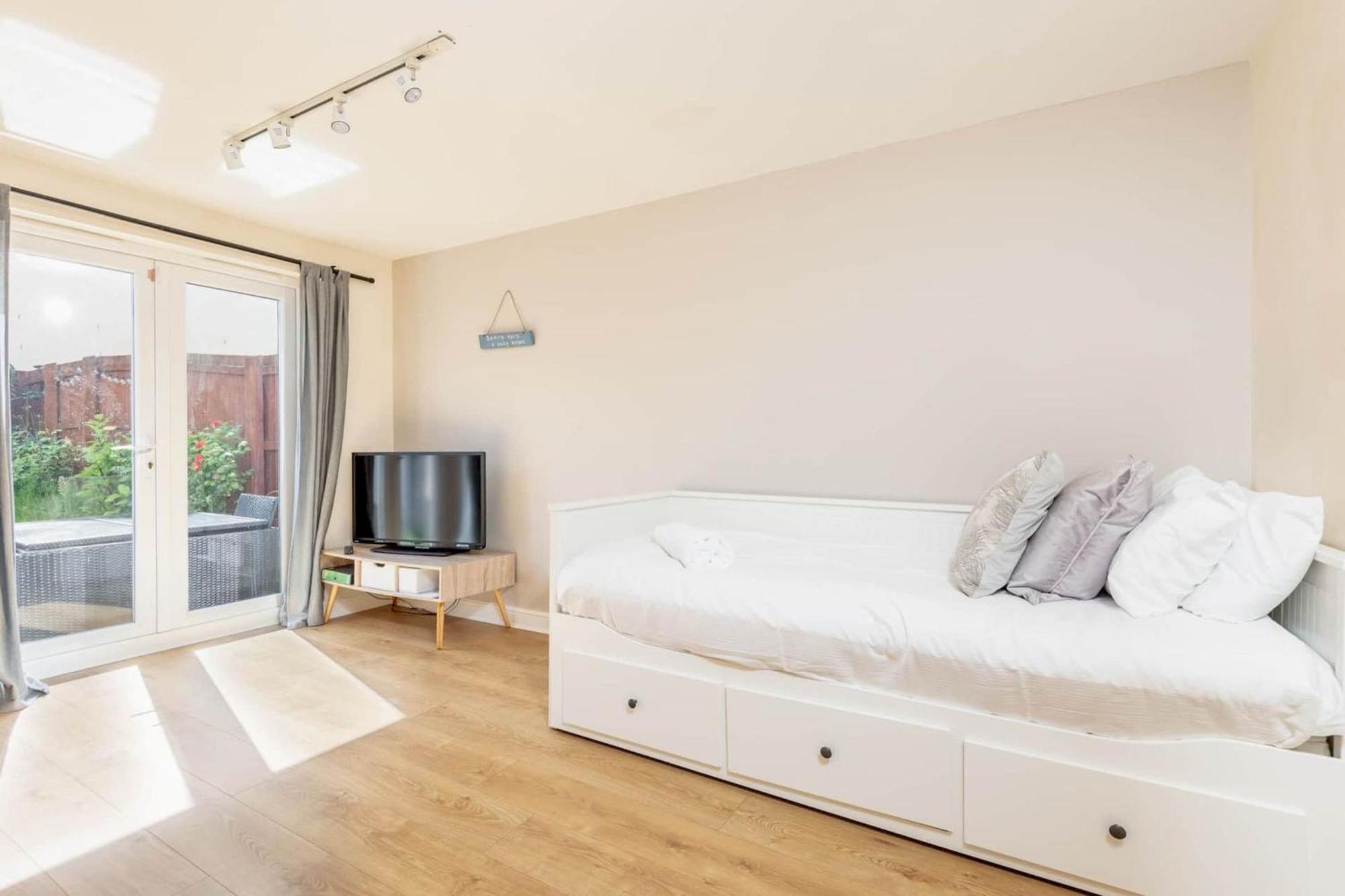 Chambers Place - No 10 Holiday home *